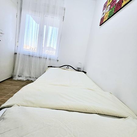 Apartment Lovre Zara Esterno foto