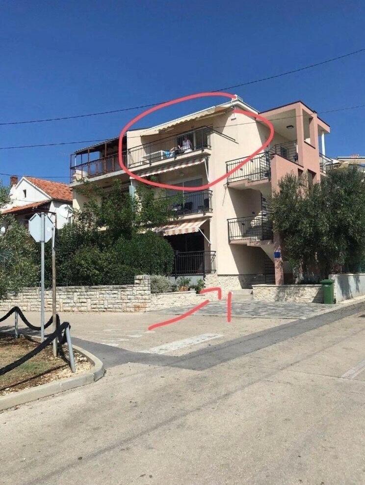 Apartment Lovre Zara Esterno foto