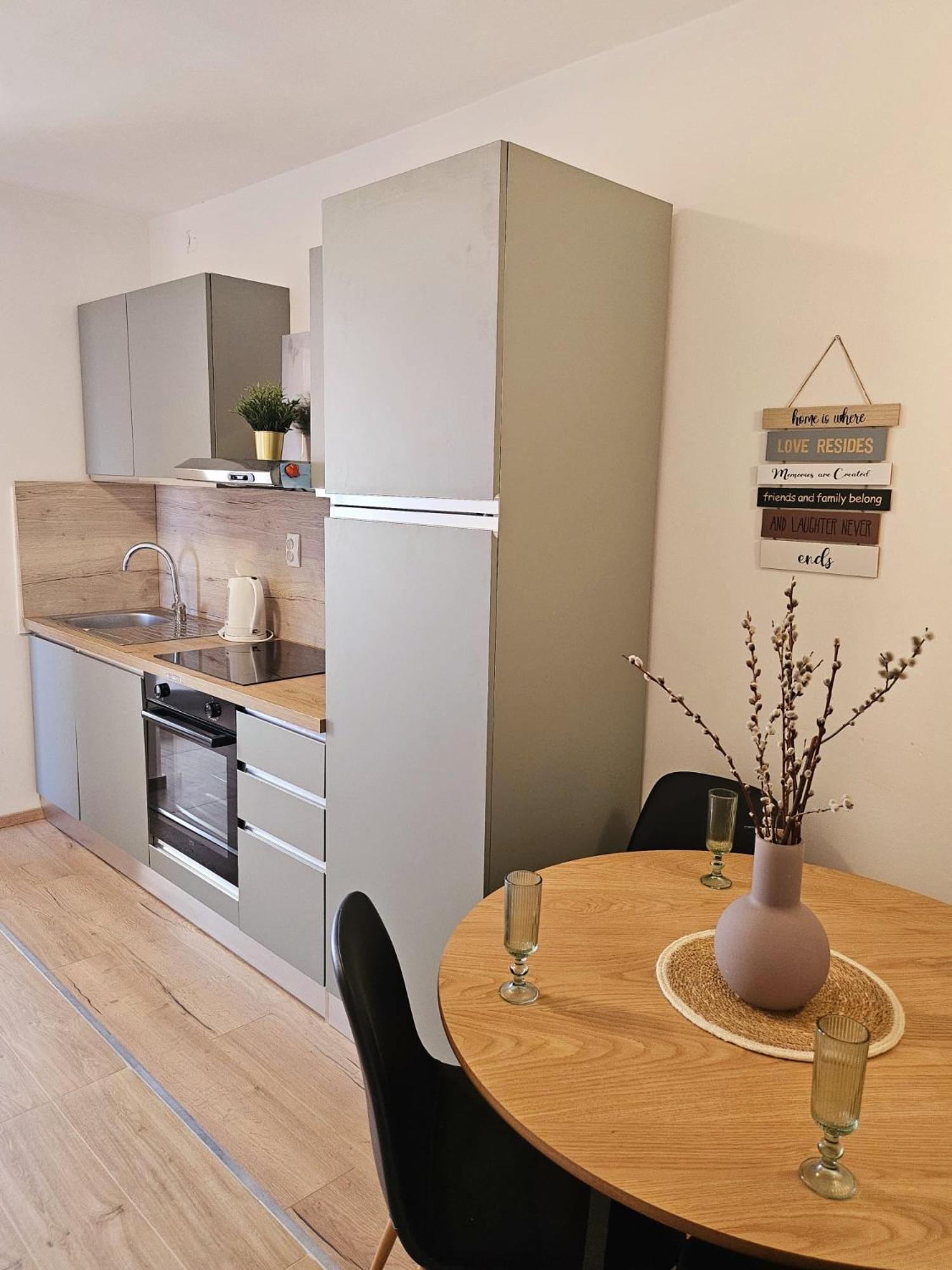 Apartment Lovre Zara Esterno foto