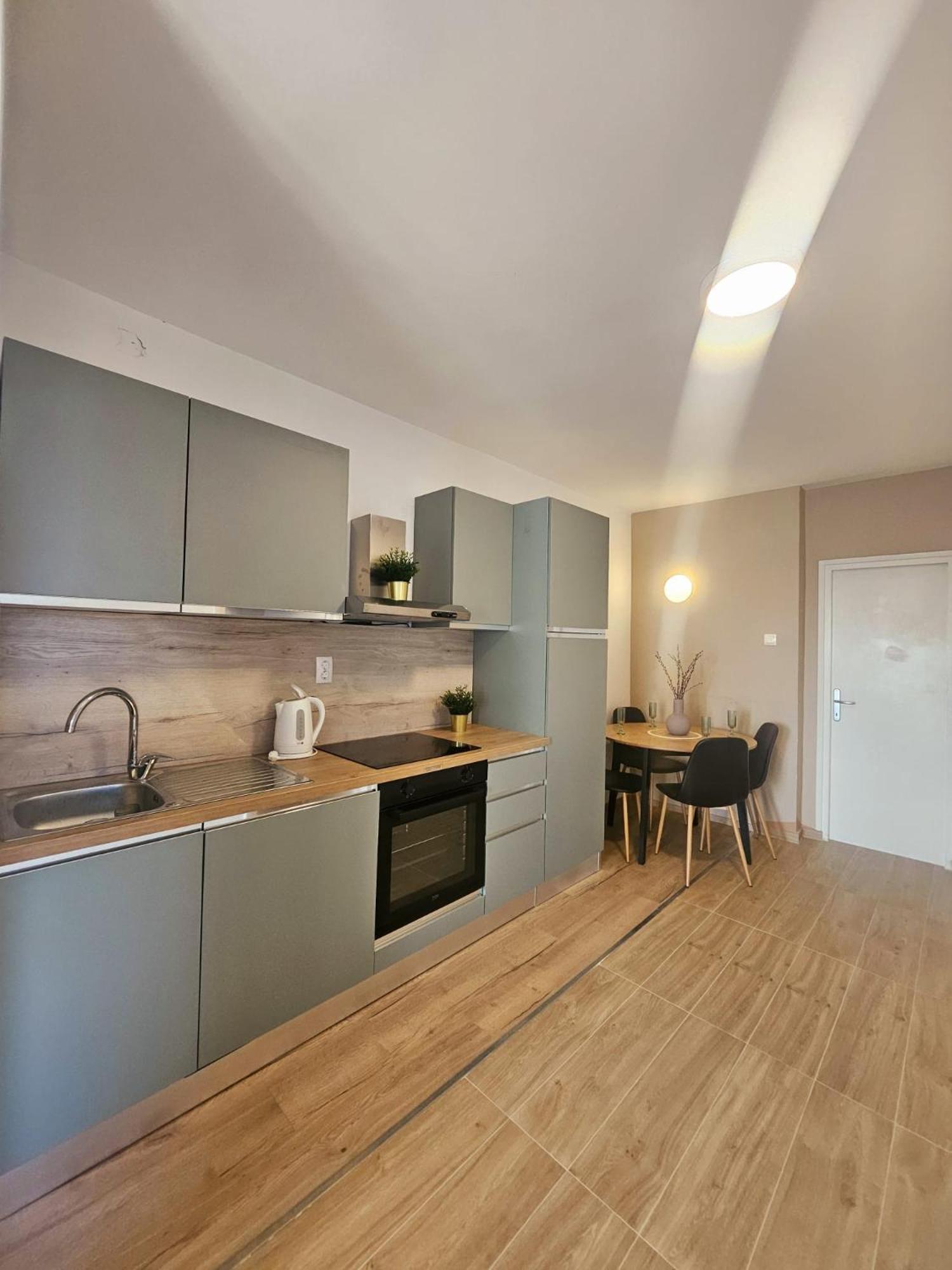 Apartment Lovre Zara Esterno foto