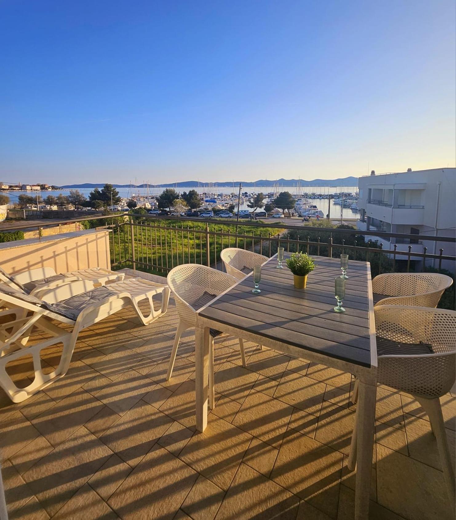 Apartment Lovre Zara Esterno foto